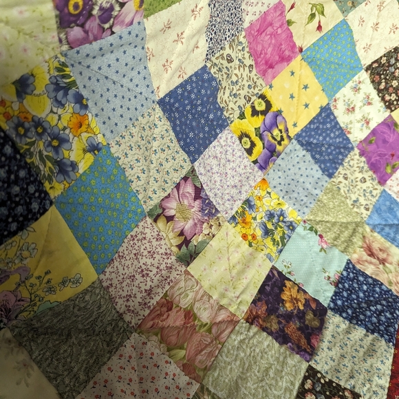 Handmade patchwork quilt - Picture 4 of 7
